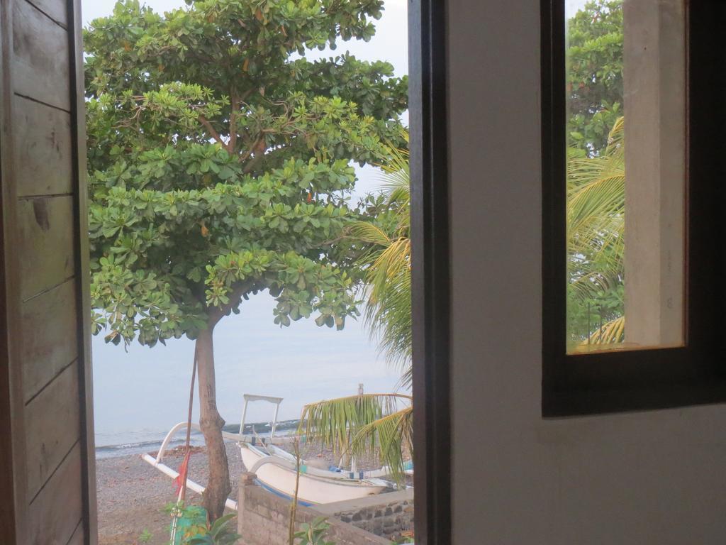 Amed Sari Beach Guesthouse Экстерьер фото