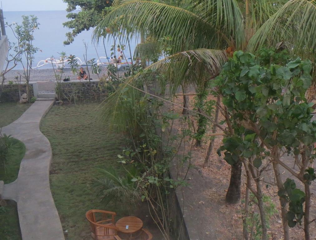 Amed Sari Beach Guesthouse Экстерьер фото