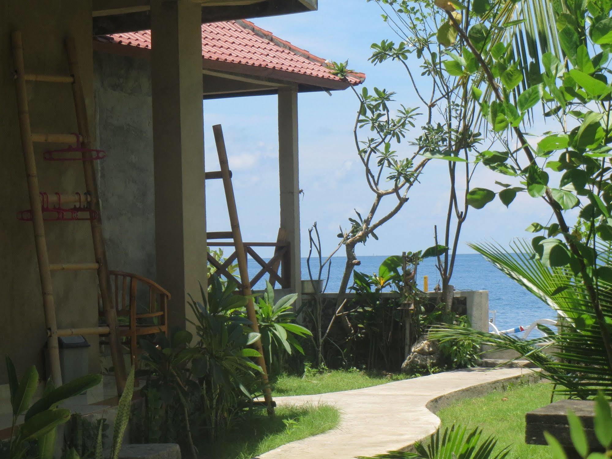 Amed Sari Beach Guesthouse Экстерьер фото