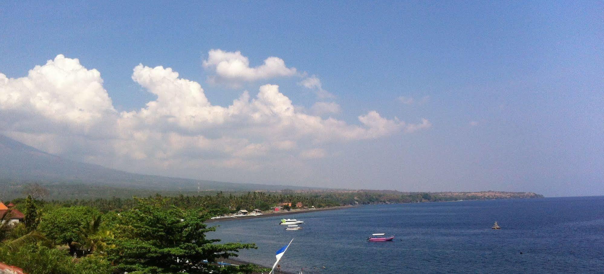 Amed Sari Beach Guesthouse Экстерьер фото