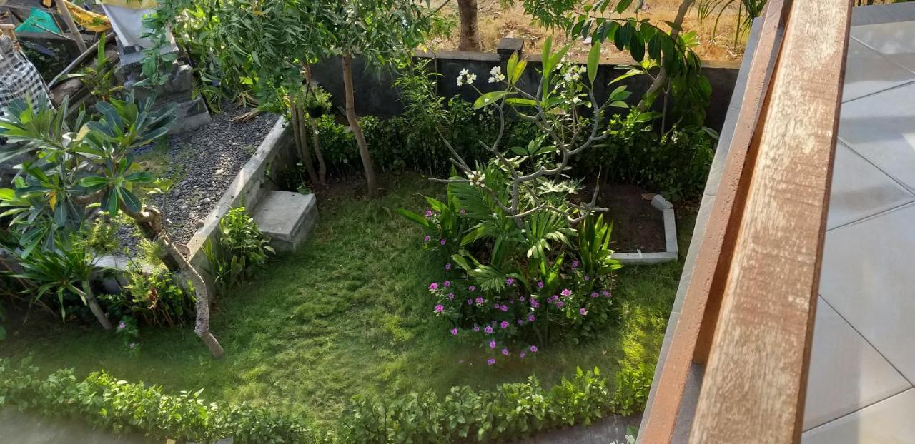 Amed Sari Beach Guesthouse Экстерьер фото